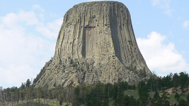 Legenda Menara Iblis