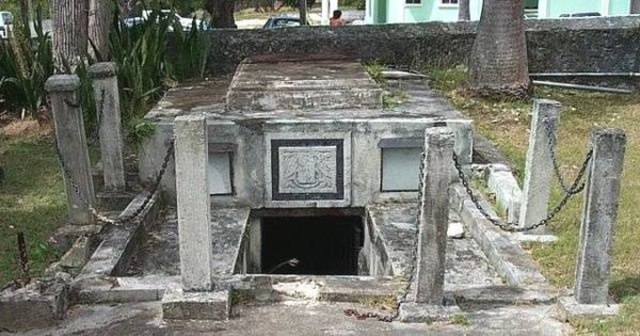 Misteri Peti Mati Mengambang di Barbados